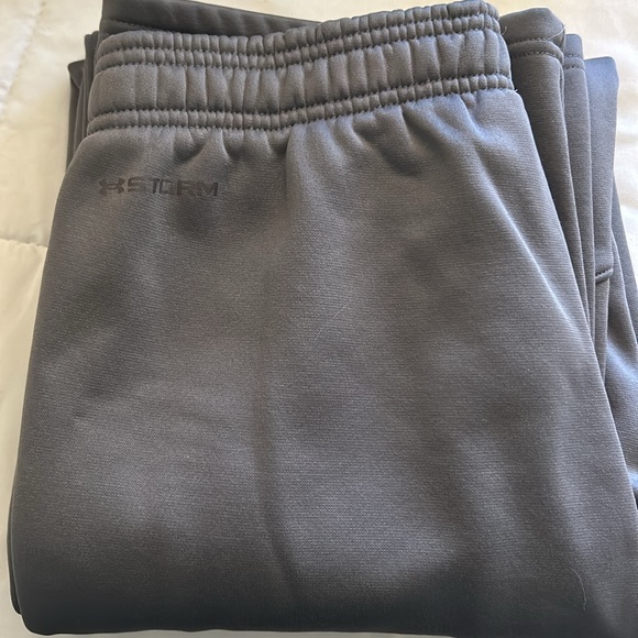 🌿Under Armour Storm Fitted Sweatpants YLG boys. Cold Gear. Grey.🌿 - Picture 5 of 5